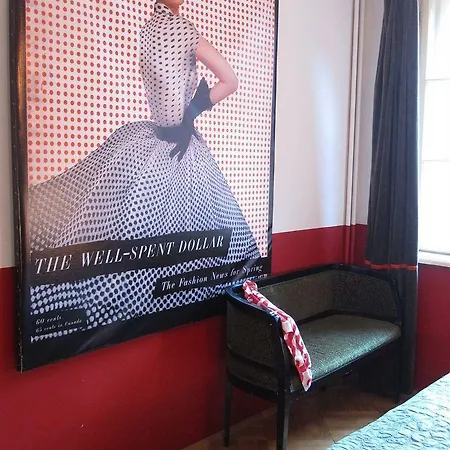 Hostel Red *